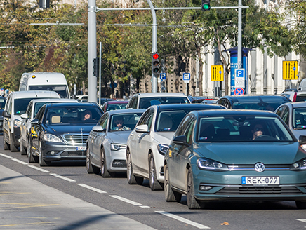 Budapestnek rendkívüli nehézségeket okoz most a díjmentes parkolás